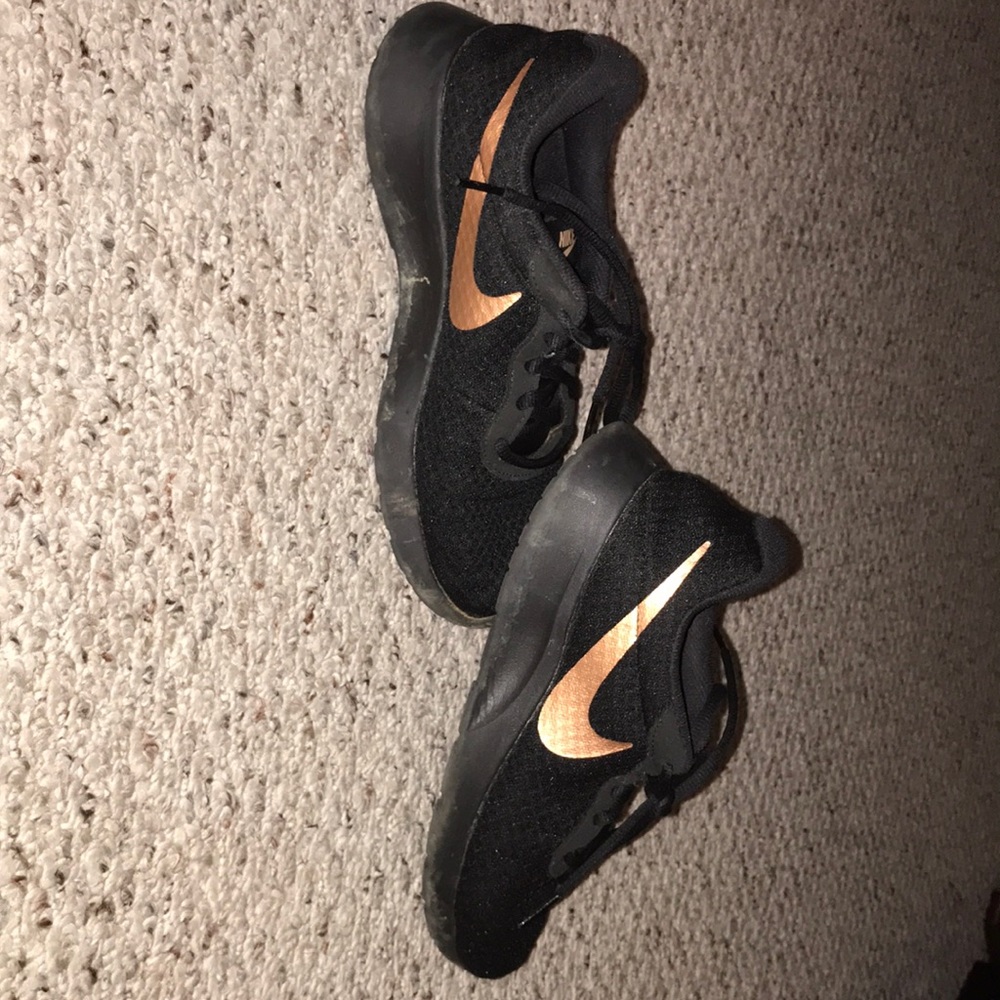 Nike tennis shoes